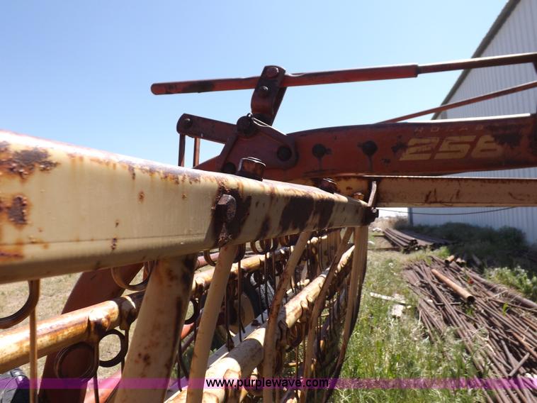 image for item H7080 New Holland 258 hay rake