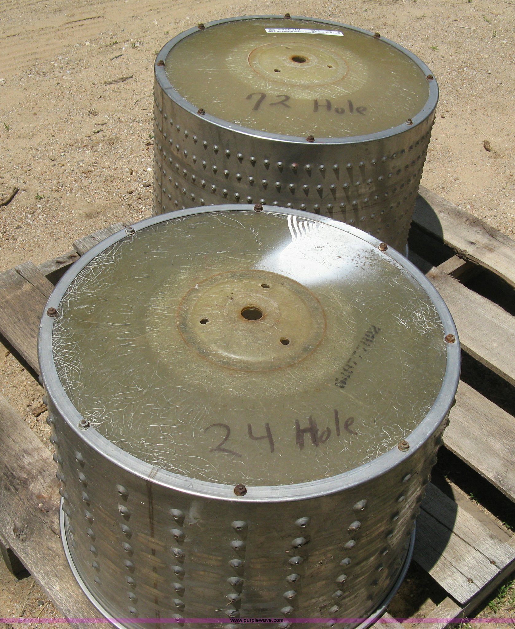 (2) International Cyclo planter drums in Buhler, KS Item AH9063 sold