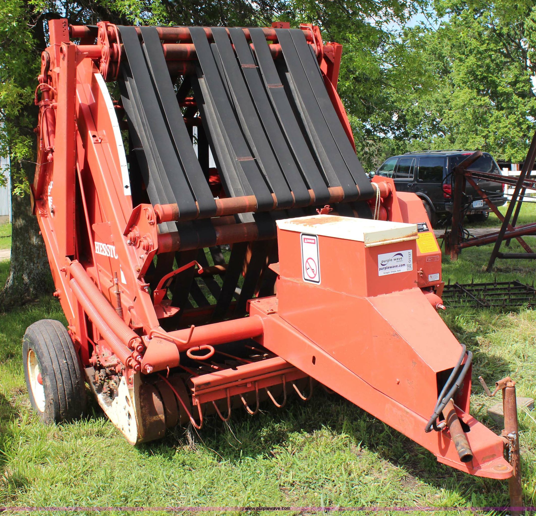 Hesston 5800 round baler in Paola, KS Item G5127 sold Purple Wave