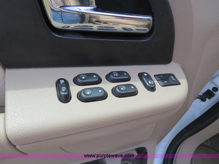 image for item B4785 2005 Ford Expedition Eddie Bauer SUV