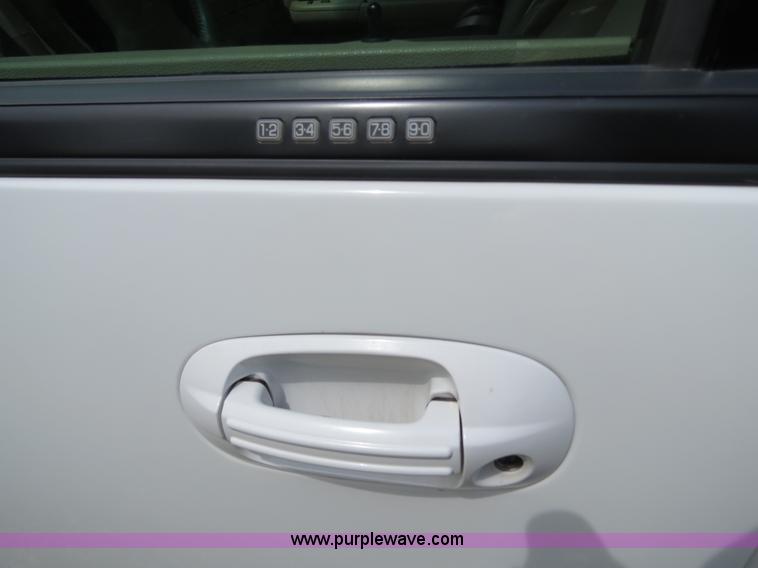 image for item B4785 2005 Ford Expedition Eddie Bauer SUV