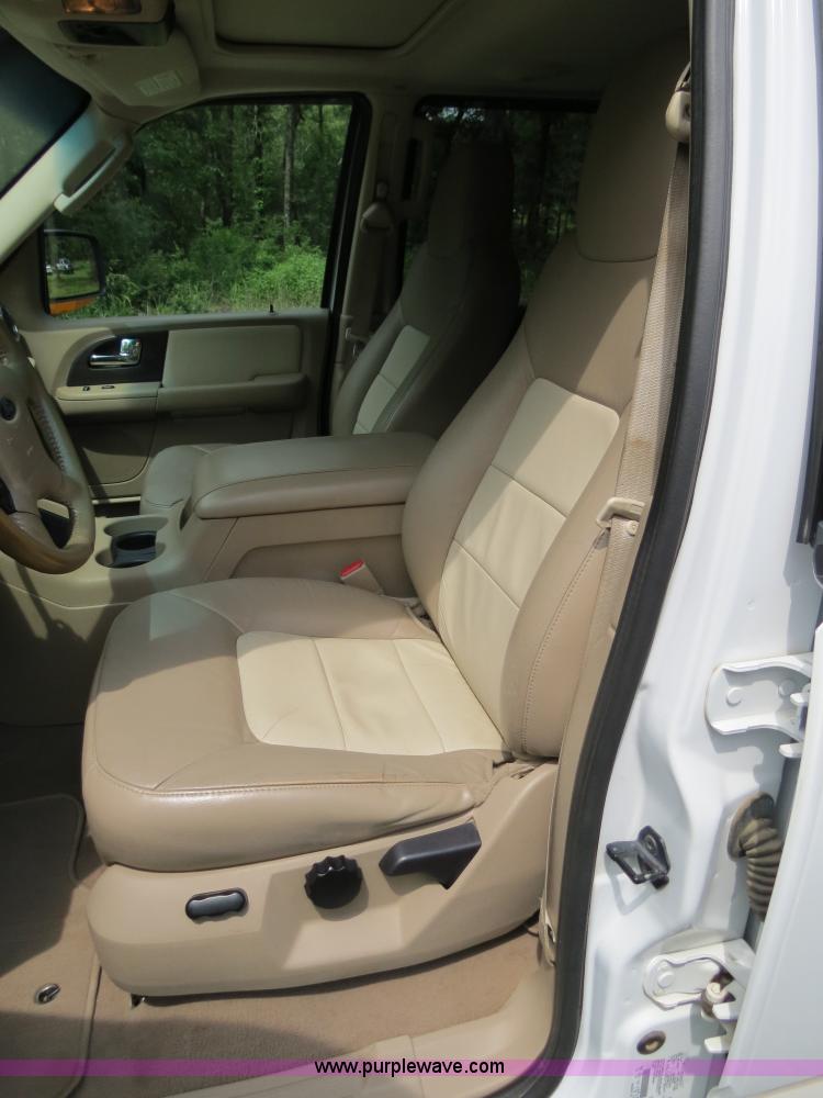 image for item B4785 2005 Ford Expedition Eddie Bauer SUV