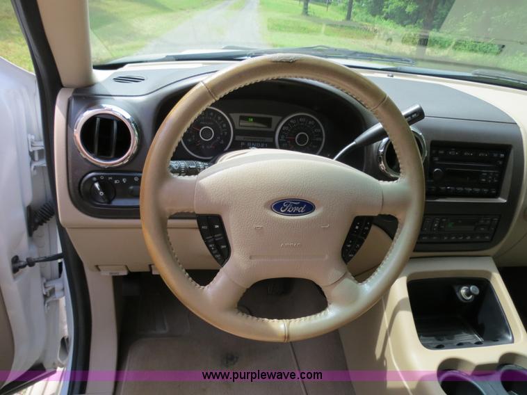 image for item B4785 2005 Ford Expedition Eddie Bauer SUV