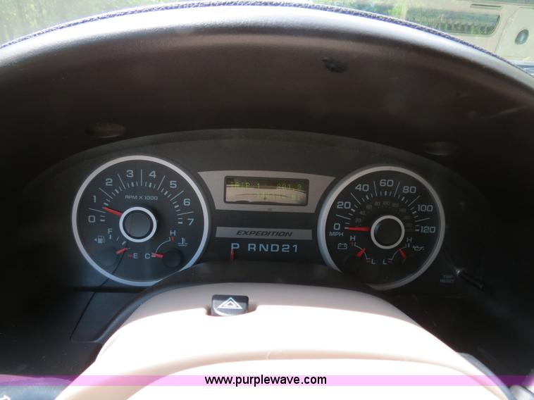 image for item B4785 2005 Ford Expedition Eddie Bauer SUV