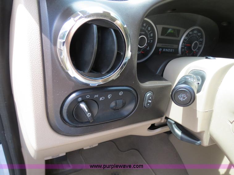 image for item B4785 2005 Ford Expedition Eddie Bauer SUV