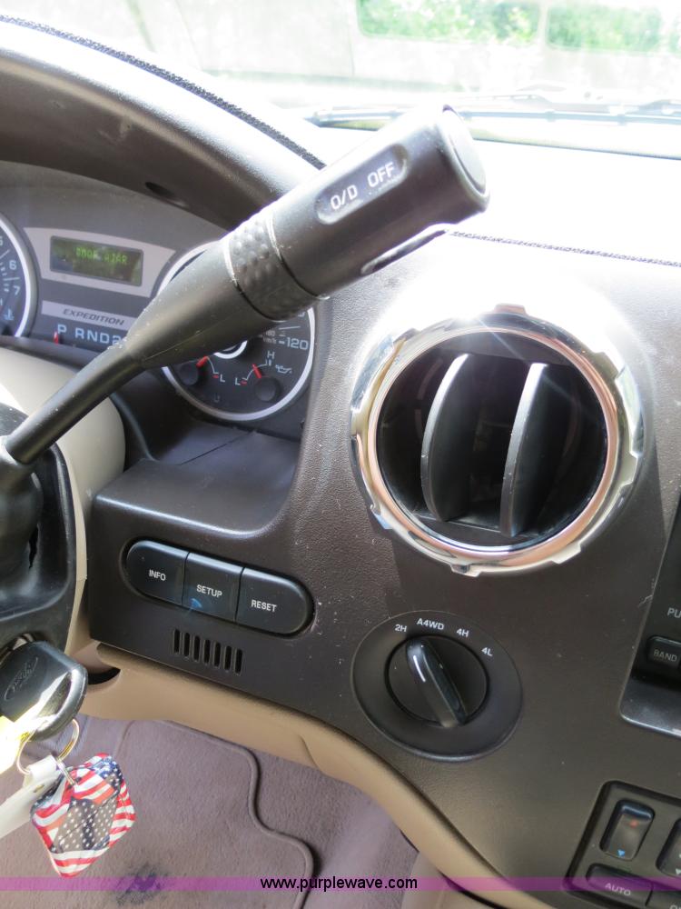 image for item B4785 2005 Ford Expedition Eddie Bauer SUV