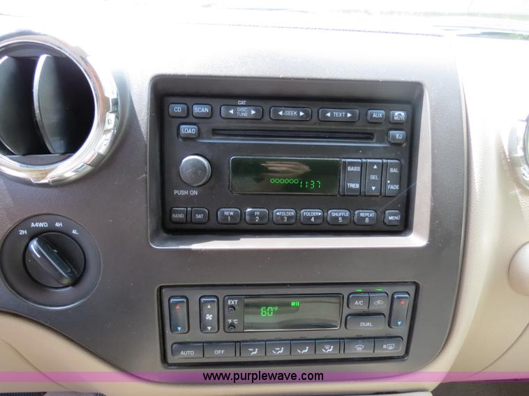 image for item B4785 2005 Ford Expedition Eddie Bauer SUV