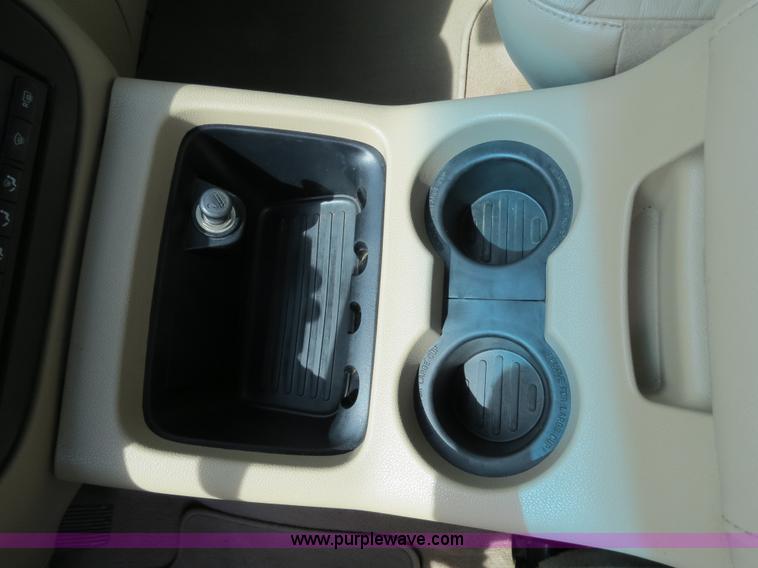 image for item B4785 2005 Ford Expedition Eddie Bauer SUV