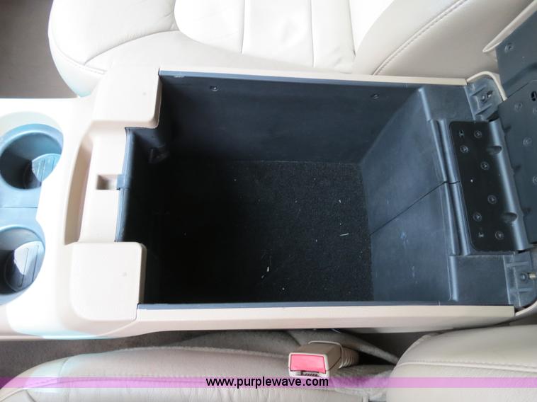 image for item B4785 2005 Ford Expedition Eddie Bauer SUV