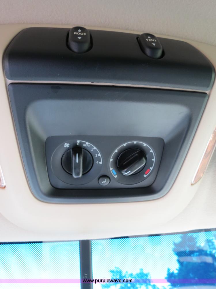 image for item B4785 2005 Ford Expedition Eddie Bauer SUV