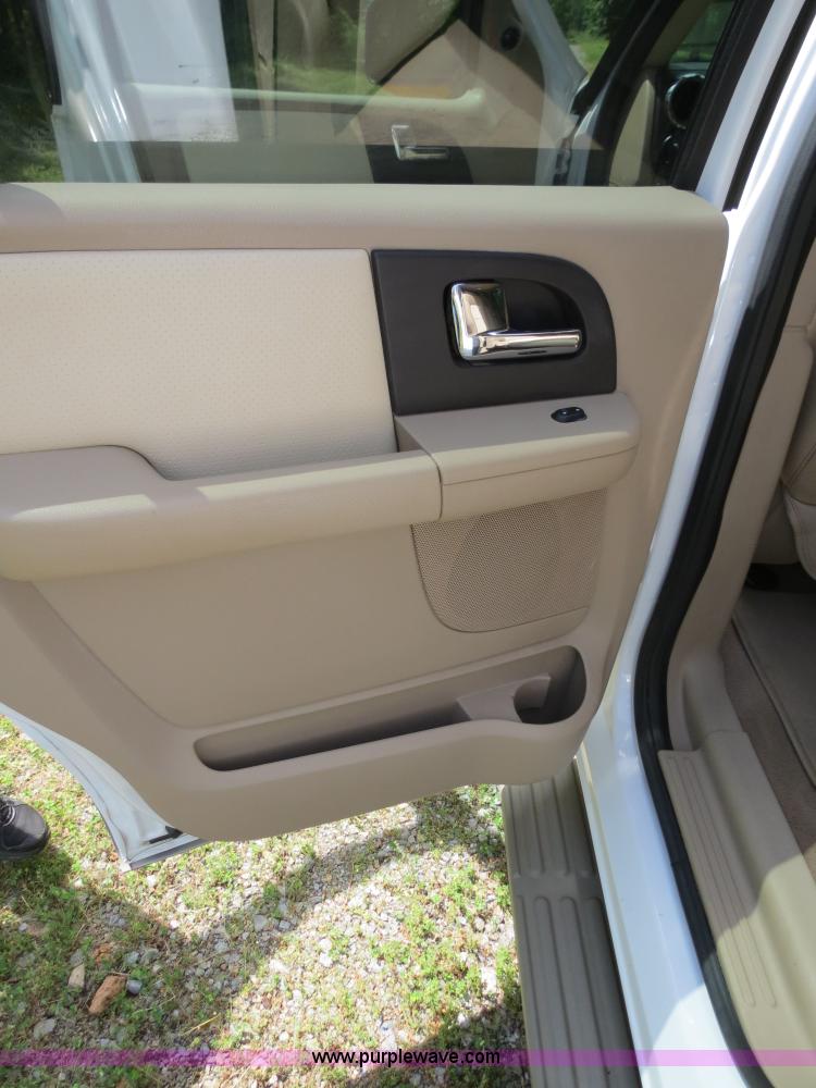 image for item B4785 2005 Ford Expedition Eddie Bauer SUV
