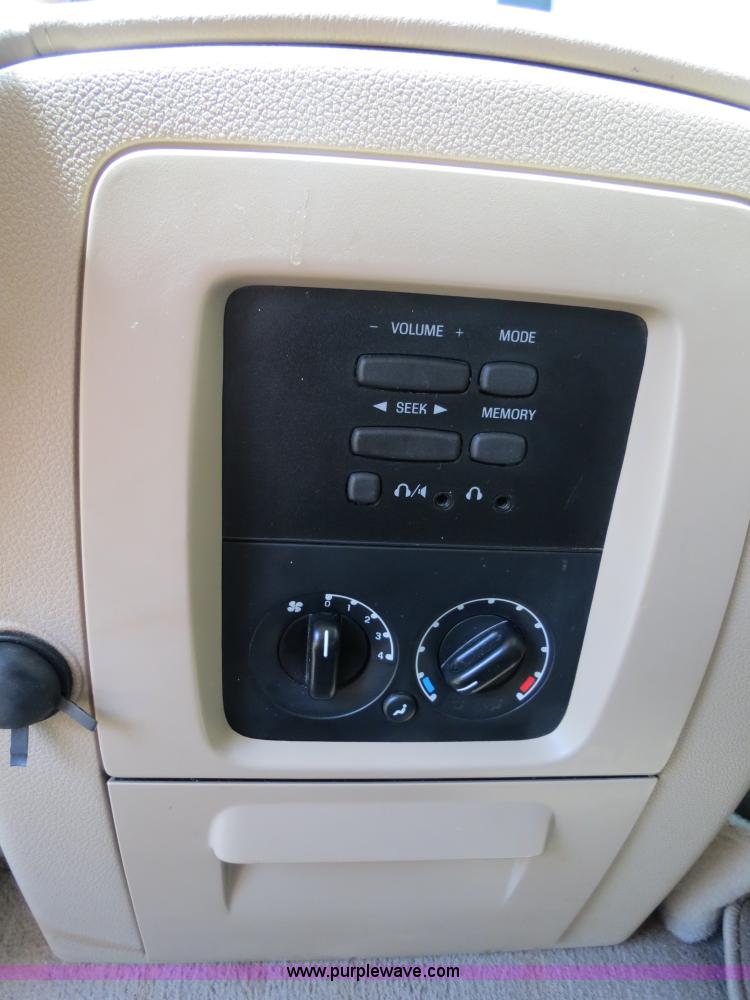 image for item B4785 2005 Ford Expedition Eddie Bauer SUV