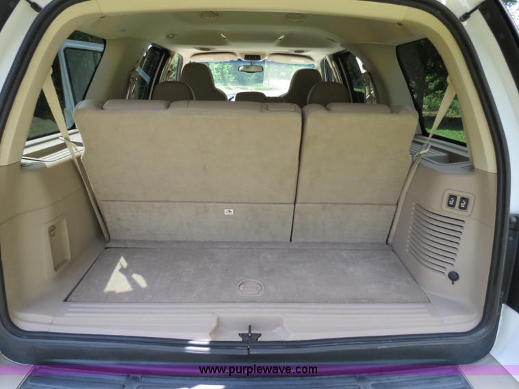 image for item B4785 2005 Ford Expedition Eddie Bauer SUV