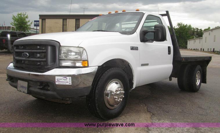 image for item B5492 2004 Ford F350  XL Super Duty flatbed truck