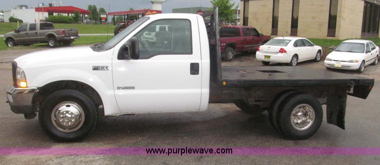 image for item B5492 2004 Ford F350  XL Super Duty flatbed truck