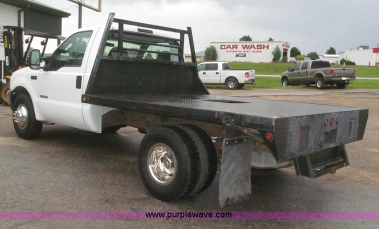 image for item B5492 2004 Ford F350  XL Super Duty flatbed truck