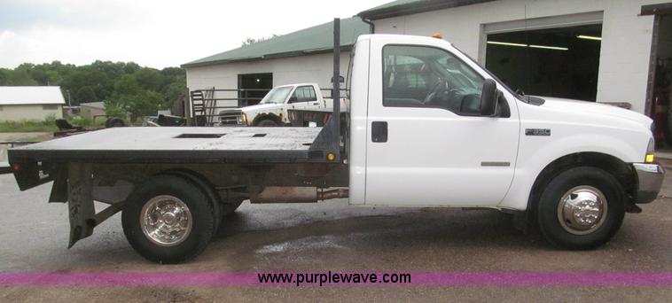 image for item B5492 2004 Ford F350  XL Super Duty flatbed truck