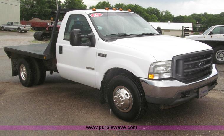 image for item B5492 2004 Ford F350  XL Super Duty flatbed truck
