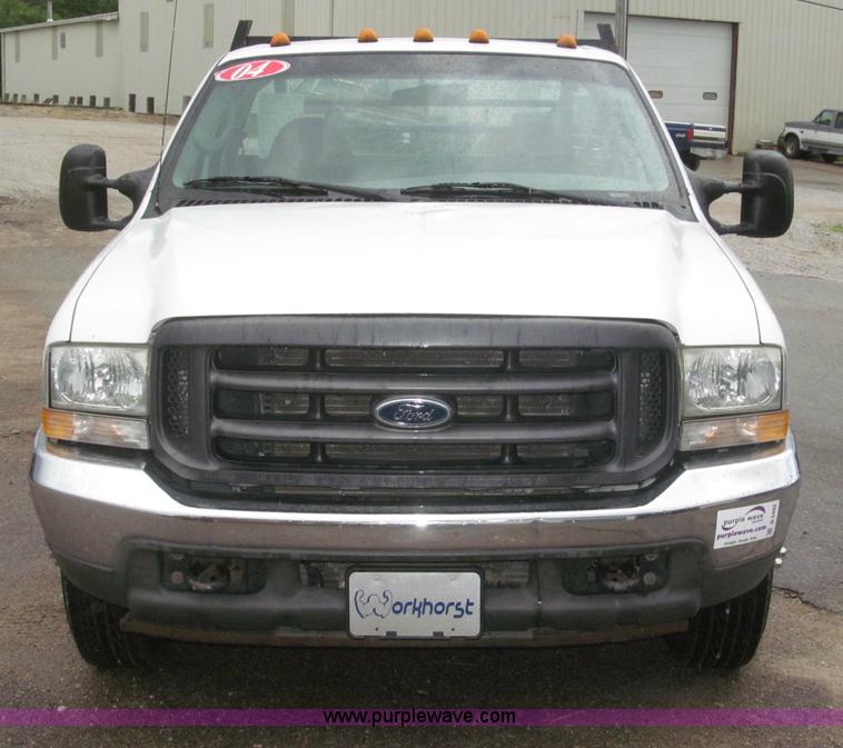 image for item B5492 2004 Ford F350  XL Super Duty flatbed truck