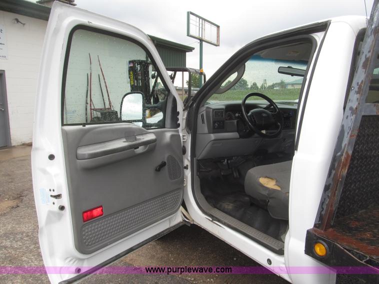 image for item B5492 2004 Ford F350  XL Super Duty flatbed truck