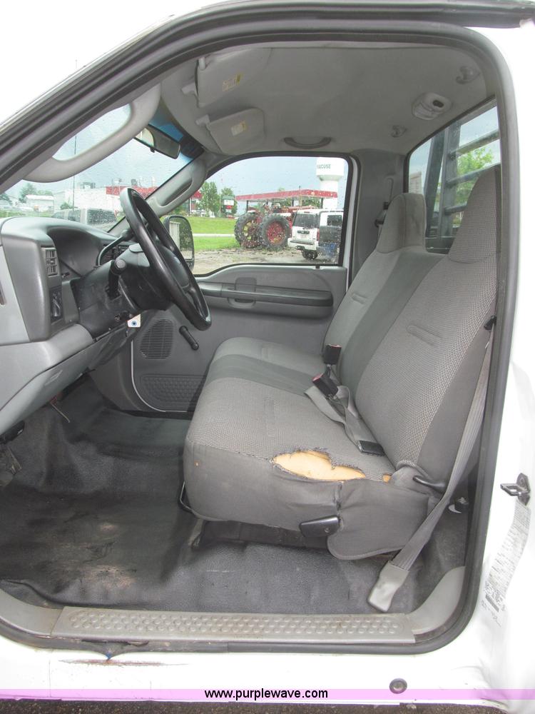 image for item B5492 2004 Ford F350  XL Super Duty flatbed truck