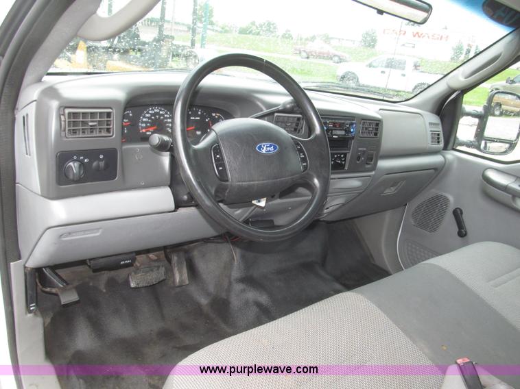 image for item B5492 2004 Ford F350  XL Super Duty flatbed truck