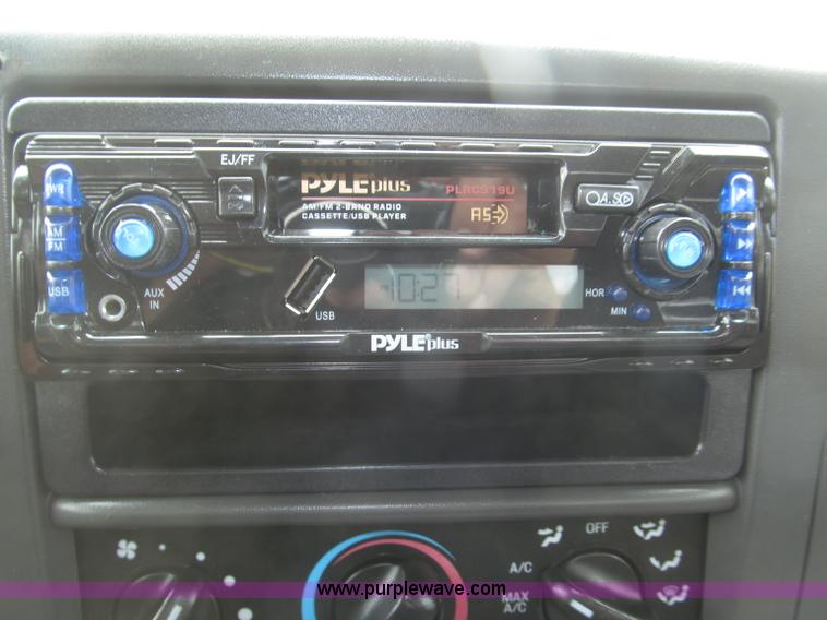 image for item B5492 2004 Ford F350  XL Super Duty flatbed truck