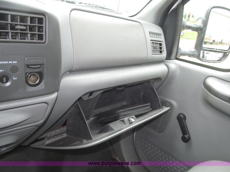 image for item B5492 2004 Ford F350  XL Super Duty flatbed truck