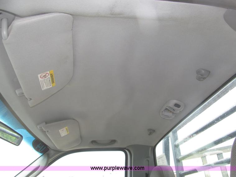 image for item B5492 2004 Ford F350  XL Super Duty flatbed truck