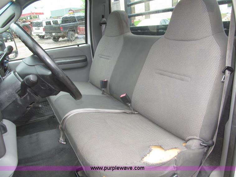 image for item B5492 2004 Ford F350  XL Super Duty flatbed truck