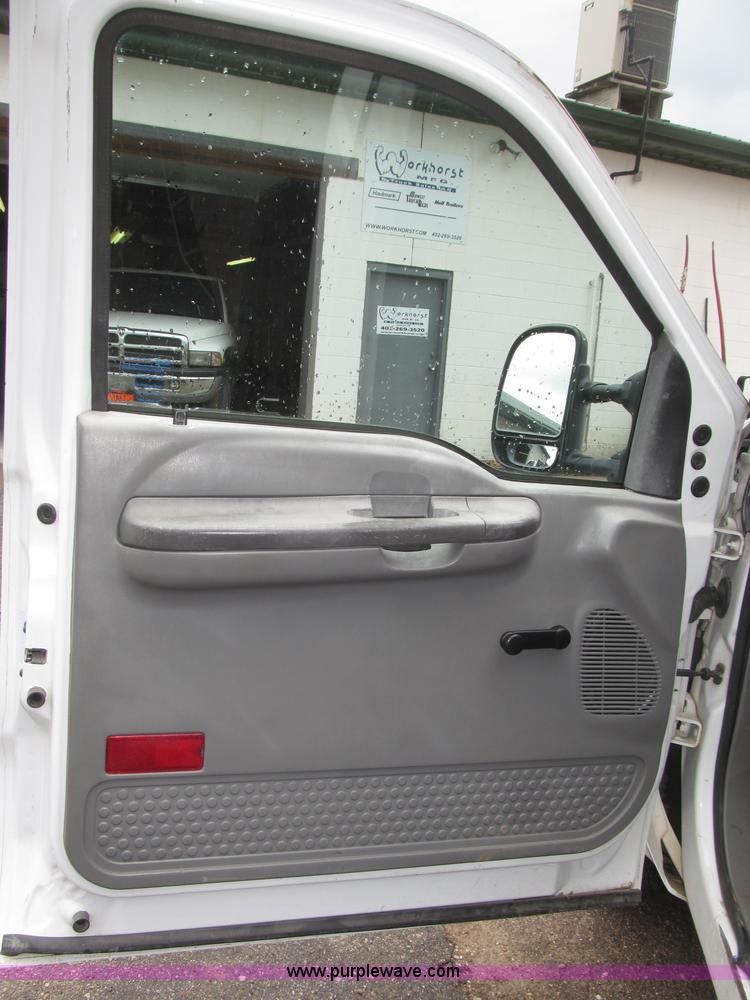 image for item B5492 2004 Ford F350  XL Super Duty flatbed truck