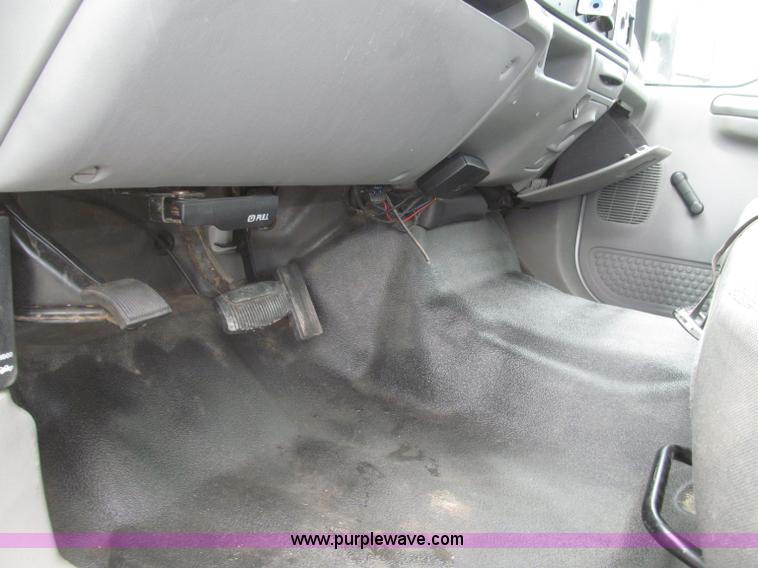 image for item B5492 2004 Ford F350  XL Super Duty flatbed truck