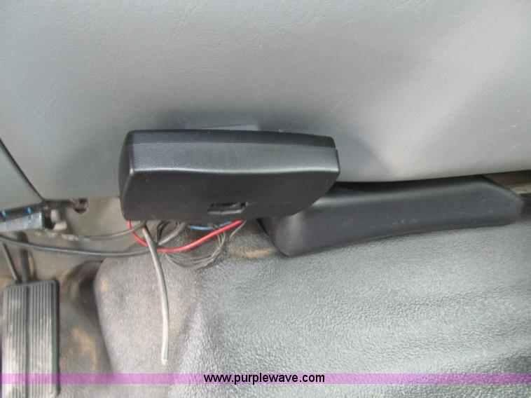 image for item B5492 2004 Ford F350  XL Super Duty flatbed truck