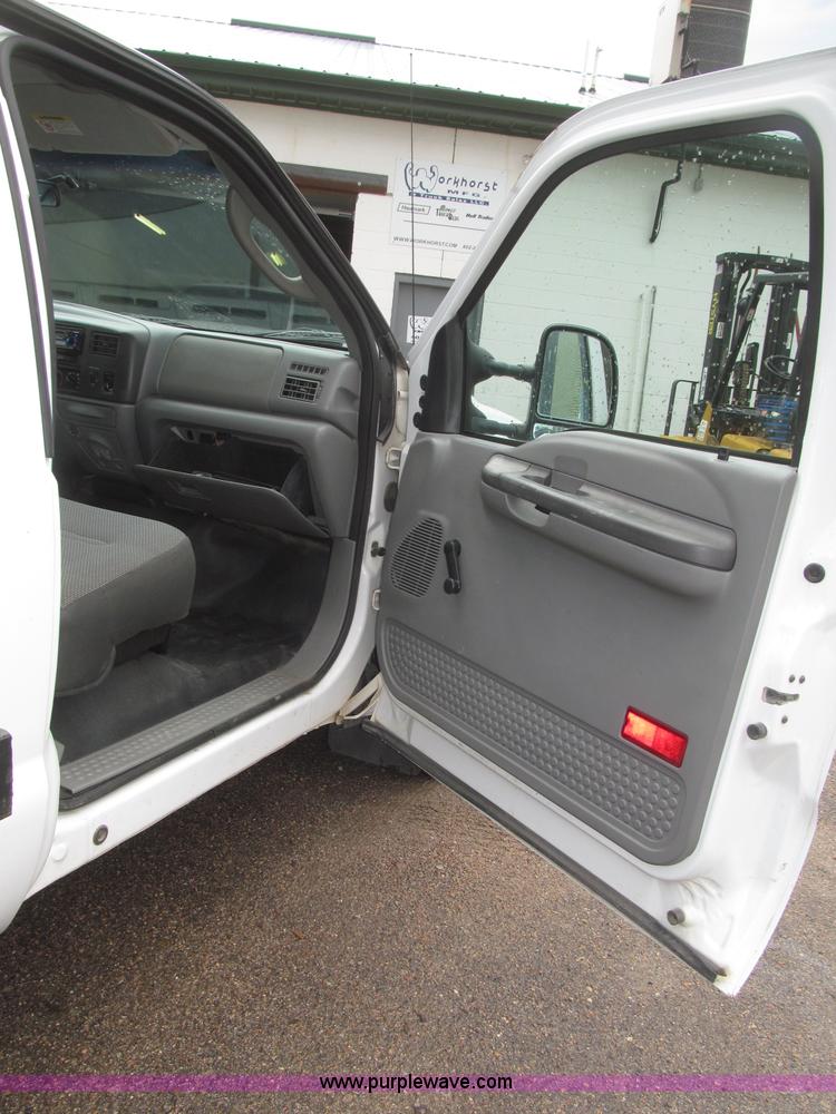 image for item B5492 2004 Ford F350  XL Super Duty flatbed truck