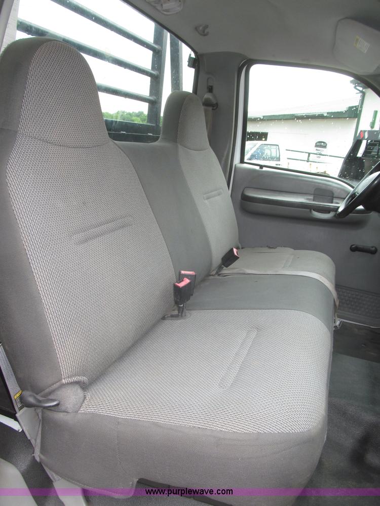 image for item B5492 2004 Ford F350  XL Super Duty flatbed truck