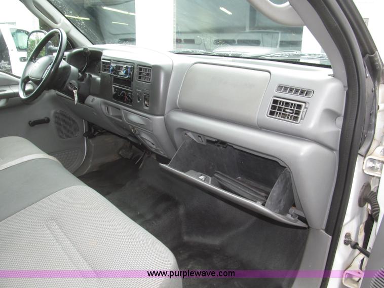 image for item B5492 2004 Ford F350  XL Super Duty flatbed truck