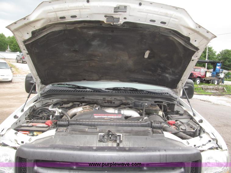 image for item B5492 2004 Ford F350  XL Super Duty flatbed truck