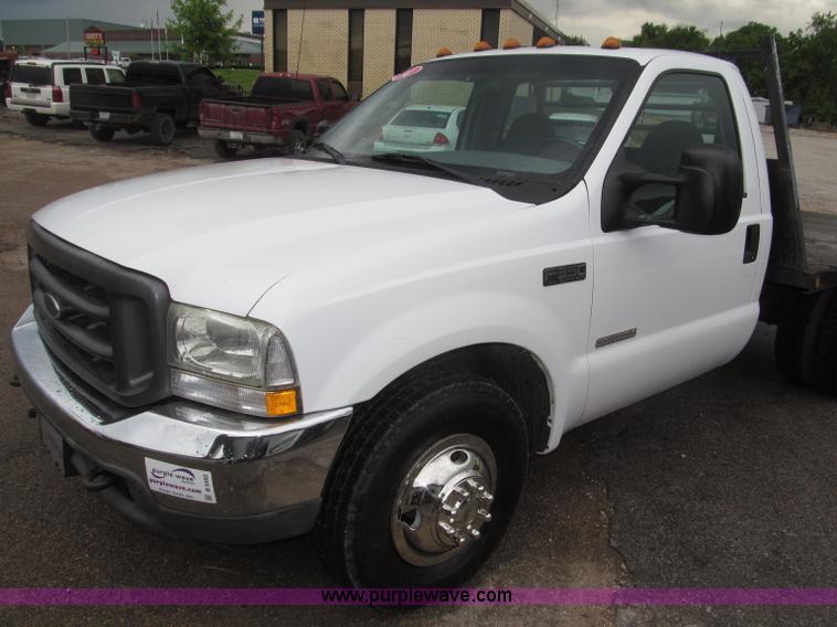 image for item B5492 2004 Ford F350  XL Super Duty flatbed truck
