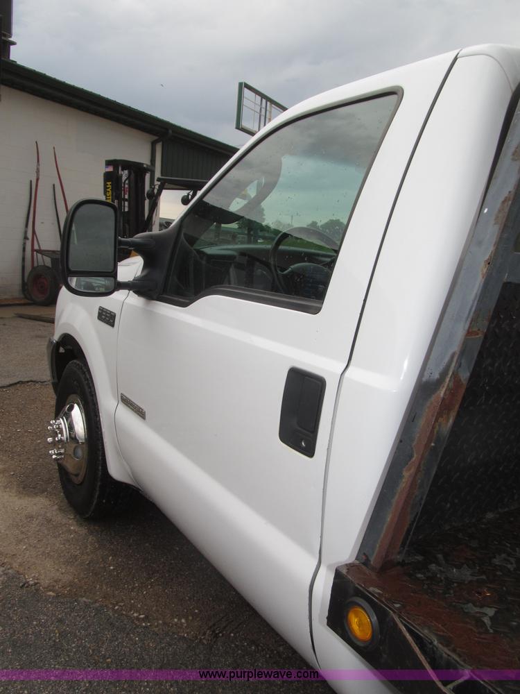 image for item B5492 2004 Ford F350  XL Super Duty flatbed truck