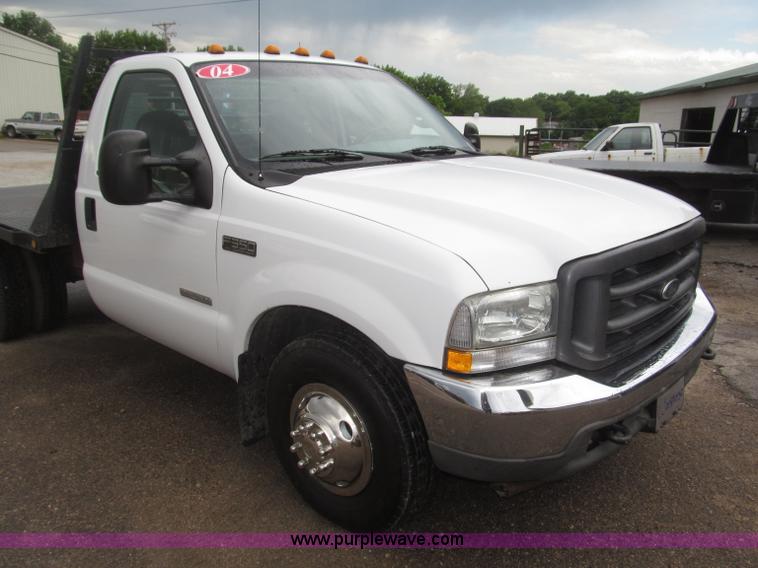 image for item B5492 2004 Ford F350  XL Super Duty flatbed truck