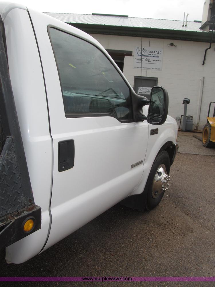 image for item B5492 2004 Ford F350  XL Super Duty flatbed truck