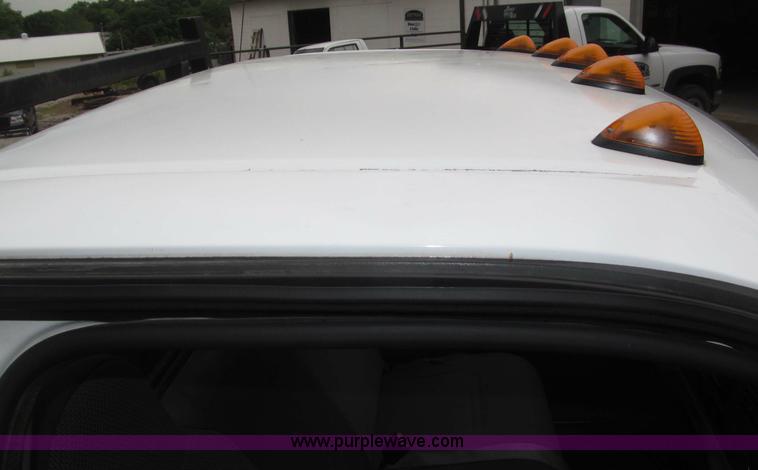 image for item B5492 2004 Ford F350  XL Super Duty flatbed truck