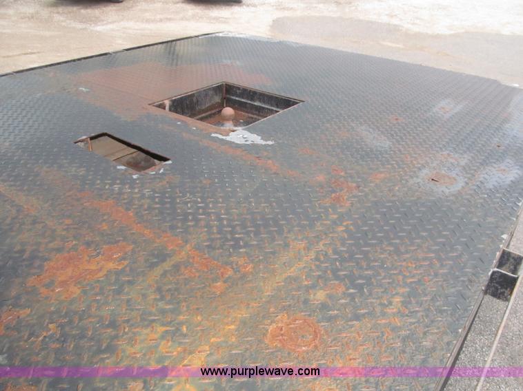 image for item B5492 2004 Ford F350  XL Super Duty flatbed truck