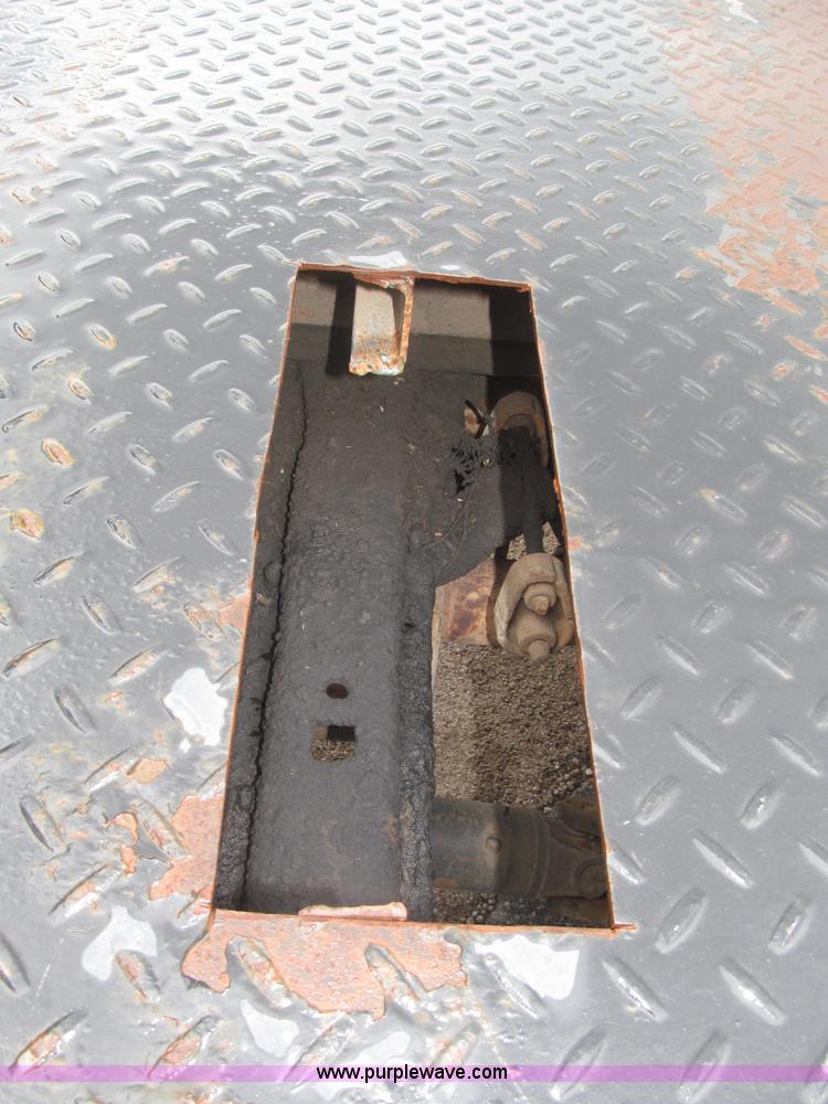 image for item B5492 2004 Ford F350  XL Super Duty flatbed truck