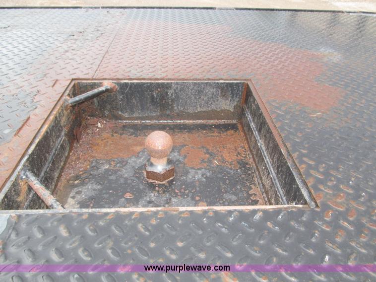 image for item B5492 2004 Ford F350  XL Super Duty flatbed truck