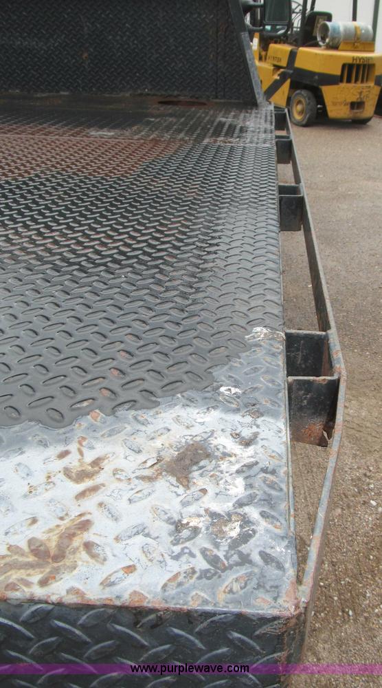 image for item B5492 2004 Ford F350  XL Super Duty flatbed truck