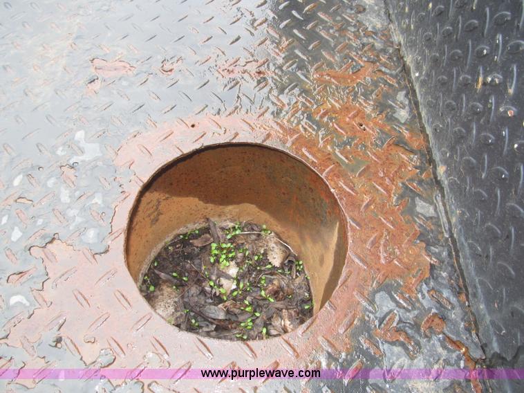 image for item B5492 2004 Ford F350  XL Super Duty flatbed truck