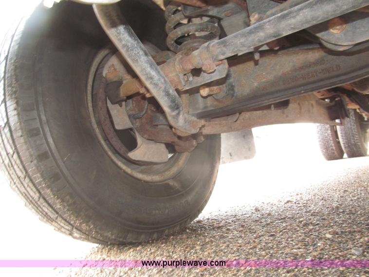 image for item B5492 2004 Ford F350  XL Super Duty flatbed truck