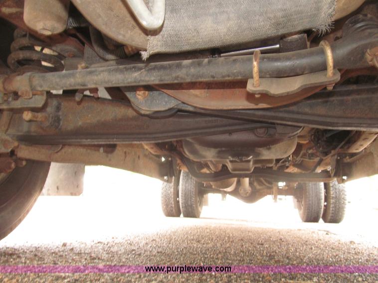 image for item B5492 2004 Ford F350  XL Super Duty flatbed truck