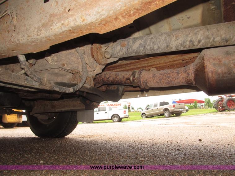 image for item B5492 2004 Ford F350  XL Super Duty flatbed truck